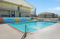 Clarion Pointe Athens I-65 - Pools
