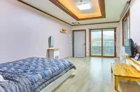 Namhae Uyeongwa Inyeon Pension Uyeon