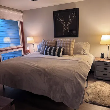 Newly Remodeled Condo on Golf Course, A/C, Pet Friendly, SHARC passes, Bikes.