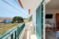 7min to the beach & 23min to Lisbon city, offering convenience & coastal charm