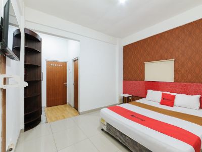 RedDoorz near Cilandak Town Square