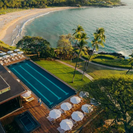Mauna Kea Beach Hotel, Autograph Collection Отели рядом с достопримечательностью «Поле для гольфа "Хапуна"»