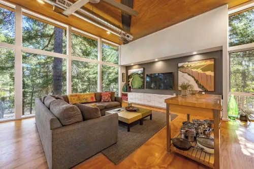 Happenstance Vineyards King Rooms - 4-Star