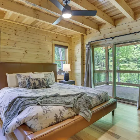 Luxury Hocking Hills Retreat w/ Indoor Sportcourt