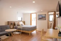 Patio 7 Studios - Homestays