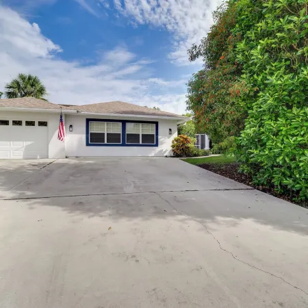 'Casa Blanco' Escape w/ Fire Pit in Sebastian!