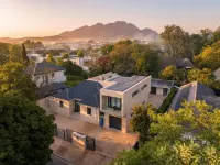 Guesthouse Ubuntu - Stellenbosch - Rooftop Pools