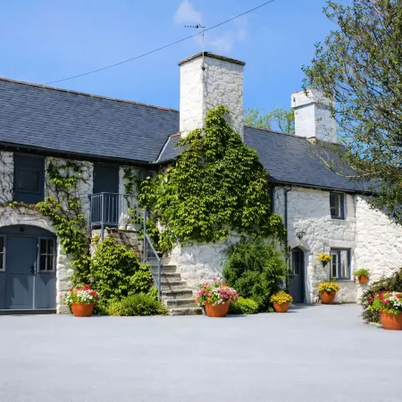 Dolgun Uchaf Historic B&B and Cottages in Snowdonia