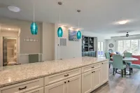 Lake Keowee Resort Condo w/ Balcony & Pool Access! - balcony