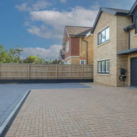 Luxaura Homes 5-Bed Detached House