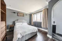 Aylesbury - Sleeps 6 - Parking - Central Location - 2-Star