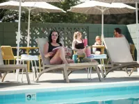 Colony House Motor Lodge - piscina