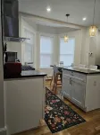 Stylish & Cozy Boston Retreat Near Train Station, Parks & Cafés - Bungalows