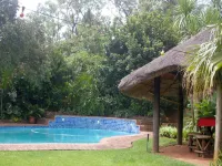 Ukarimu Guest House - ที่มีสระว่ายน้ำ
