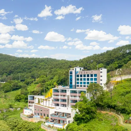 Friemily Poolvilla & Hotel