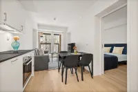 New, Nice and Cosy Flat 10 mins drive to Airport - Homestays