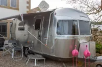 Unique Airstream Retreat - Sleeps 2 - Free Parking - 2-Star
