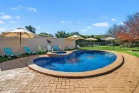Heritage Motor Inn Corowa - parking