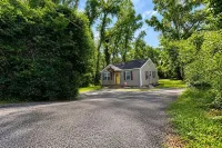 Immaculate Private Home w/Visiting Deer & Parking - 3-stjärniga