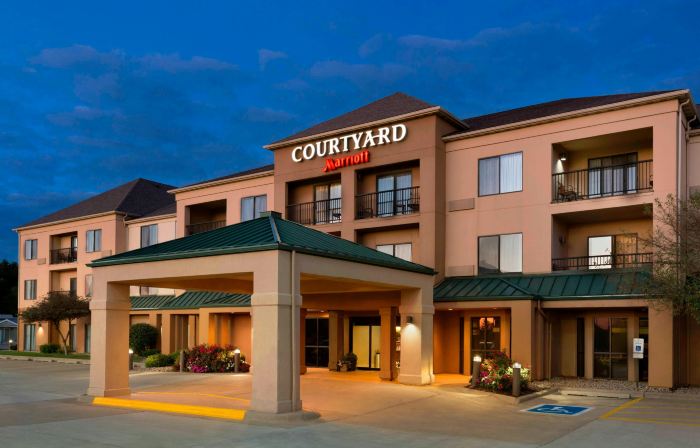 Courtyard Bloomington Normal