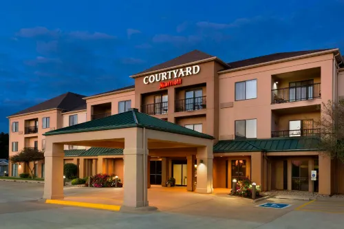Courtyard Bloomington Normal - parking