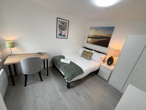 Cosy 1-Bed Flat on City Road, Central Cardiff - Condos
