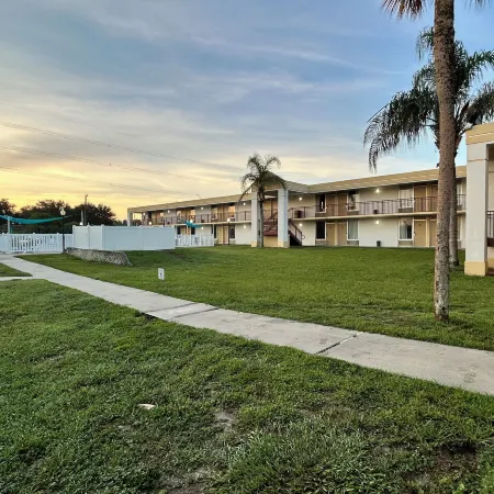 Super 8 by Wyndham Ocala I-75