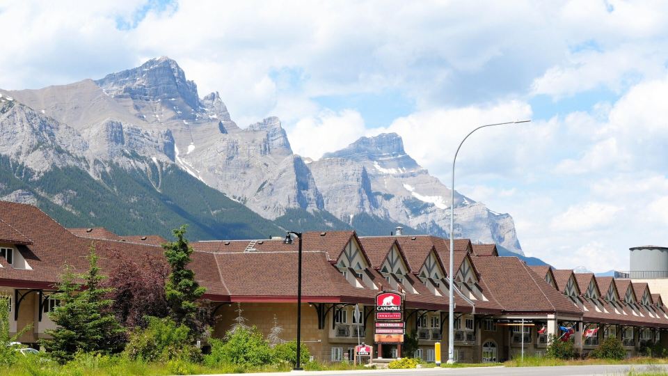 Canmore Inn & Suites