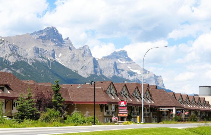 Canmore Inn & Suites