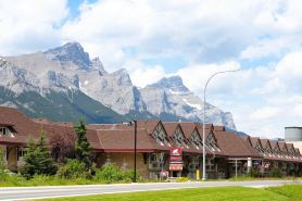 Canmore Inn & Suites