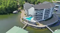 Main-channel Views, Heated Pool, Boat Slips & Huge Deck - 4-Sterne