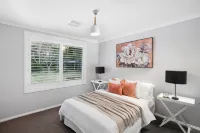 Carinya Centennial Bowral Spa Retreat - 4-Star