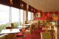 Premier Inn Reading Central - فطور