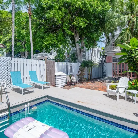 New Rose Retreat - Pool Parking