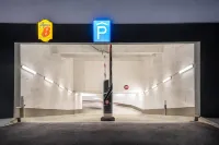 Super 8 by Wyndham Augsburg - Parkering