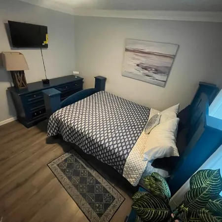 Jimmie's House is a cozy newly remodel three bedroom home that can accommodate 5
