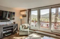 Walk to Ski Resort! Sugar Mtn Haven w/ Lake Views - 3つ星