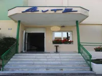 Ute Hotel - ที่มีสระว่ายน้ำ