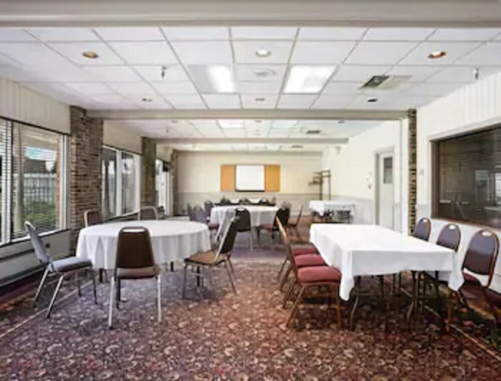 Ramada by Wyndham Sioux City