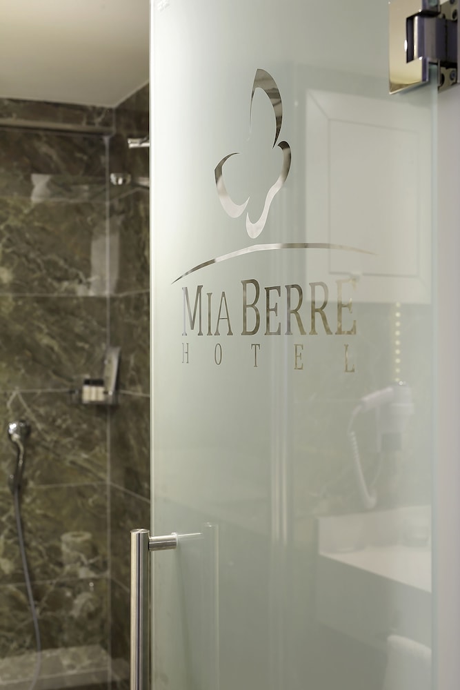 Mia Berre Hotels