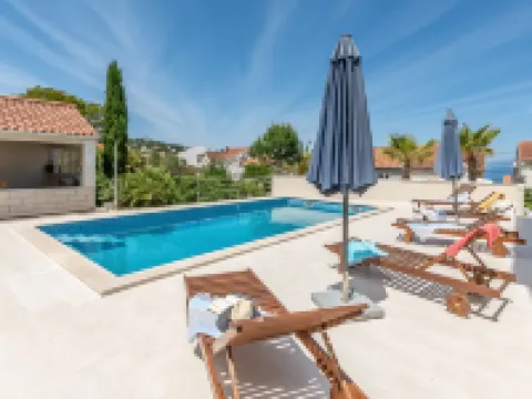 Villa 2 Pools Hotels in Sutivan
