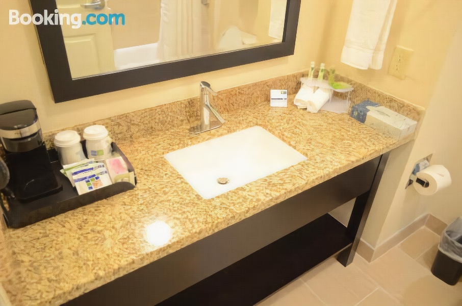 Holiday Inn Express & Suites Houston Northwest-Brookhollow, an Ihg Hotel