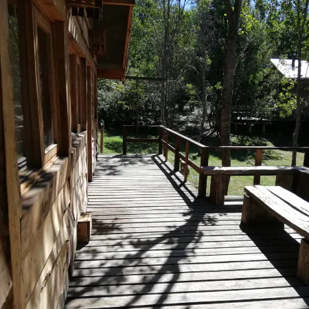 Cabaña rústica 2 Maravillosa,Con Troncos Nativos, Con Orilla de Río Trancura