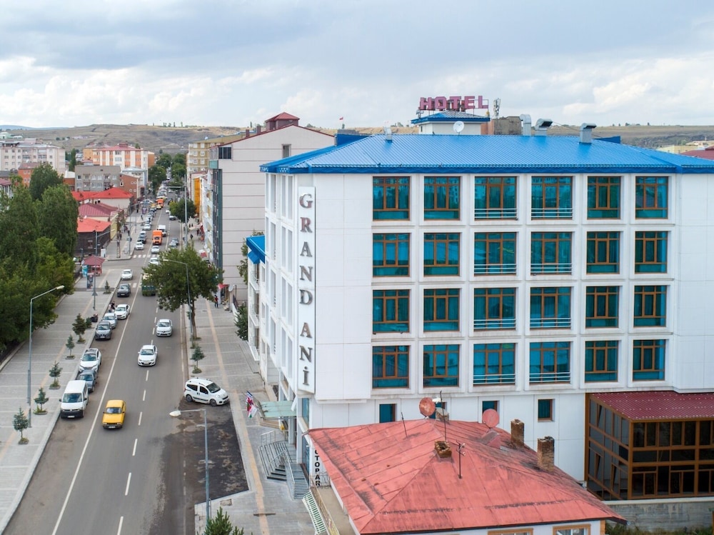 Grand Ani Hotel