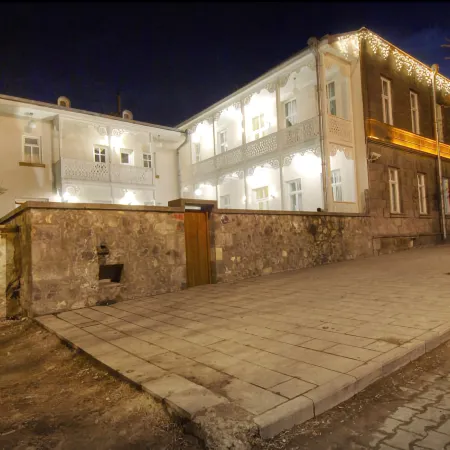 Kar's Hotel