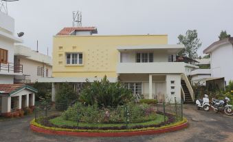 Colonels Inn - Housity