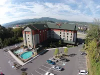 Hampton Inn Pigeon Forge Hotels near Smoky Mountain Candy Makers