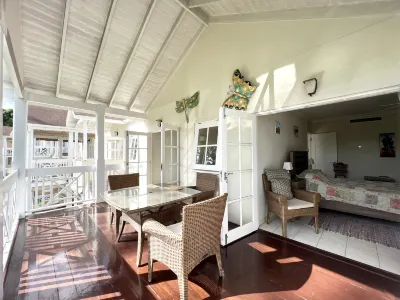 Rockley Golf 810 is a 2 Bedroom, 2 Bathroom 1st Floor Apartment with Pool