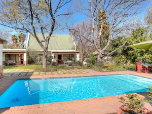 Sunninghill Guest Lodges