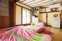 Yeongdeok Eunhaedang Hanok Stay Hotels near Koraebul-haesuyokchang